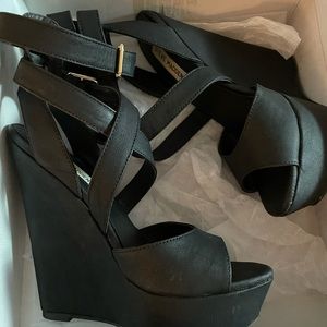 Black Steve Madden wedges size 7.5